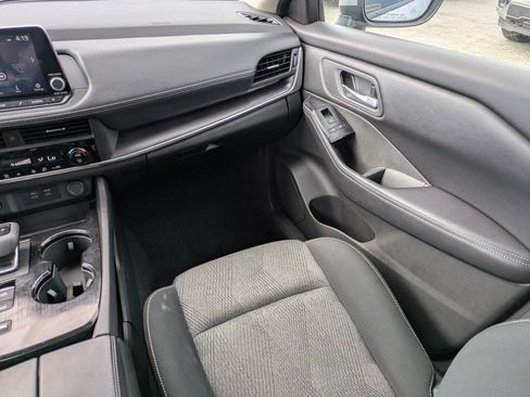 Certified 2025 Nissan Rogue SV FWD image 18