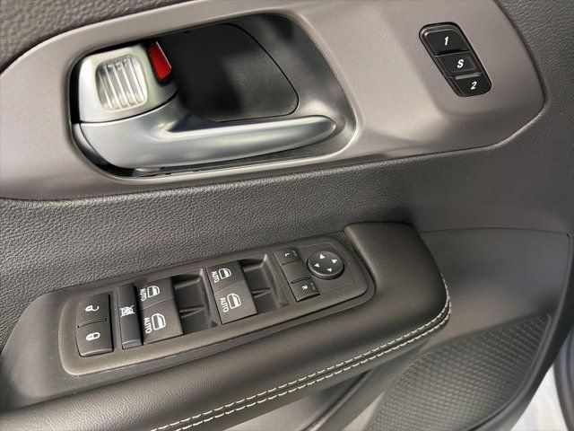 New 2026 Chrysler Pacifica Select AWD/4WD image 12