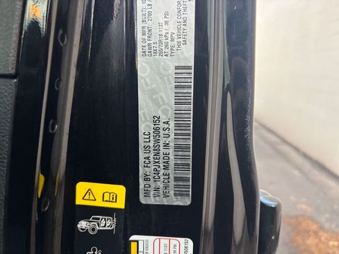 Used 2025 Jeep Wrangler Sahara image 29