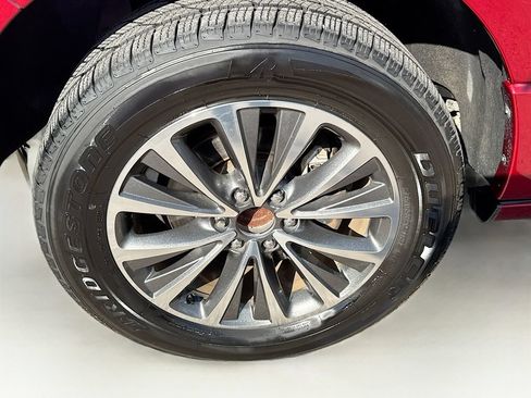 Used 2017 Lincoln Navigator Select RWD image 38