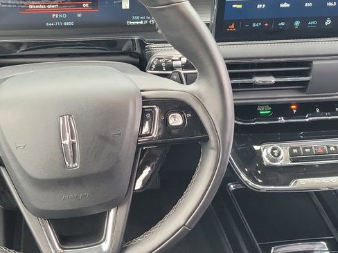Used 2025 Lincoln Corsair FWD image 14