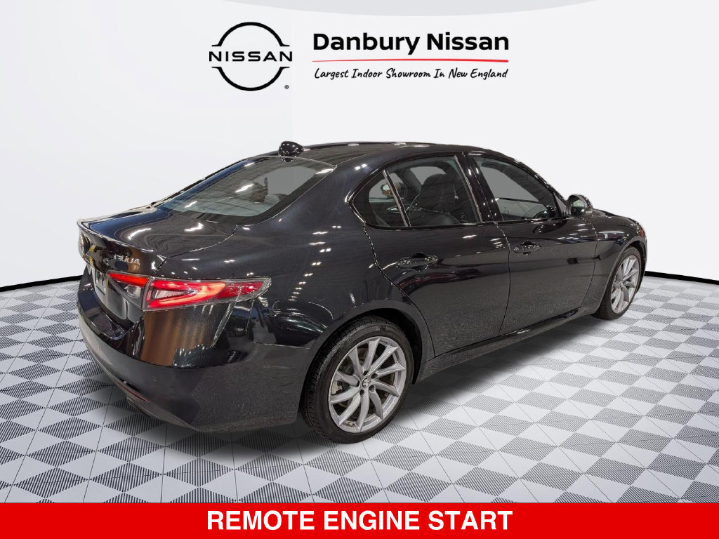 Used 2024 Alfa Romeo Giulia Ti AWD/4WD image 3