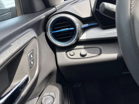 Used 2025 Chevrolet Trax LT FWD image 32