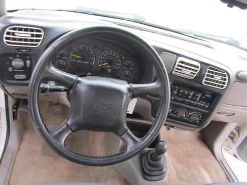 Used 2000 Chevrolet S10 Pickup Xtreme w/ Preferred Equipment Group image 9