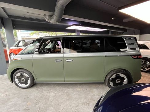 New 2025 Volkswagen ID. Buzz Pro S image 32