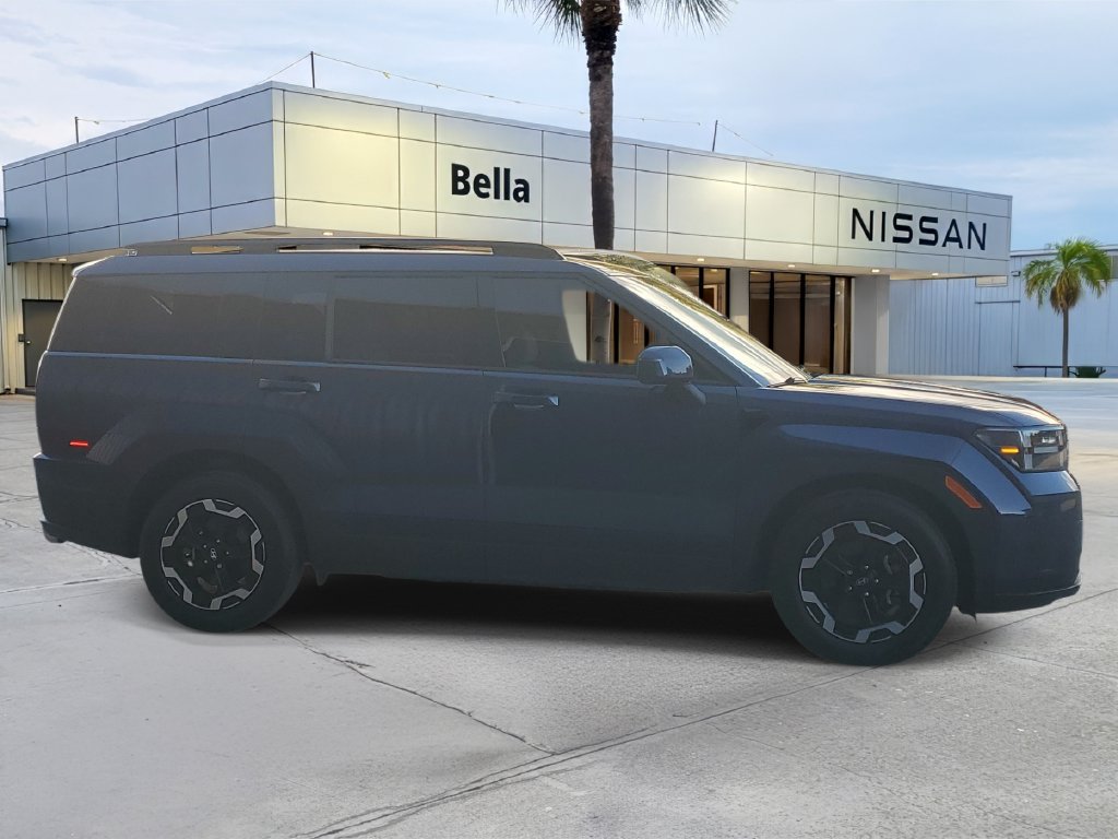 Used 2025 Hyundai Santa Fe SEL FWD image 7