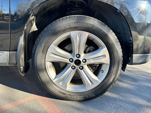 Used 2013 Toyota Highlander Plus w/ Cold Weather Pkg image 30