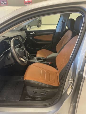 Used 2023 Volkswagen Jetta SEL FWD image 12