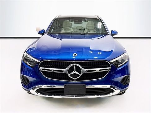 Used 2025 Mercedes-Benz GLC 300 4MATIC image 2
