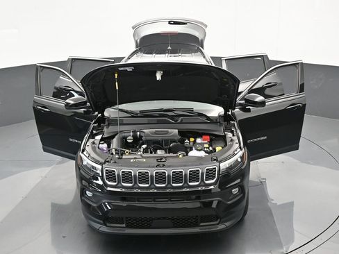 Used 2025 Jeep Compass Latitude image 62