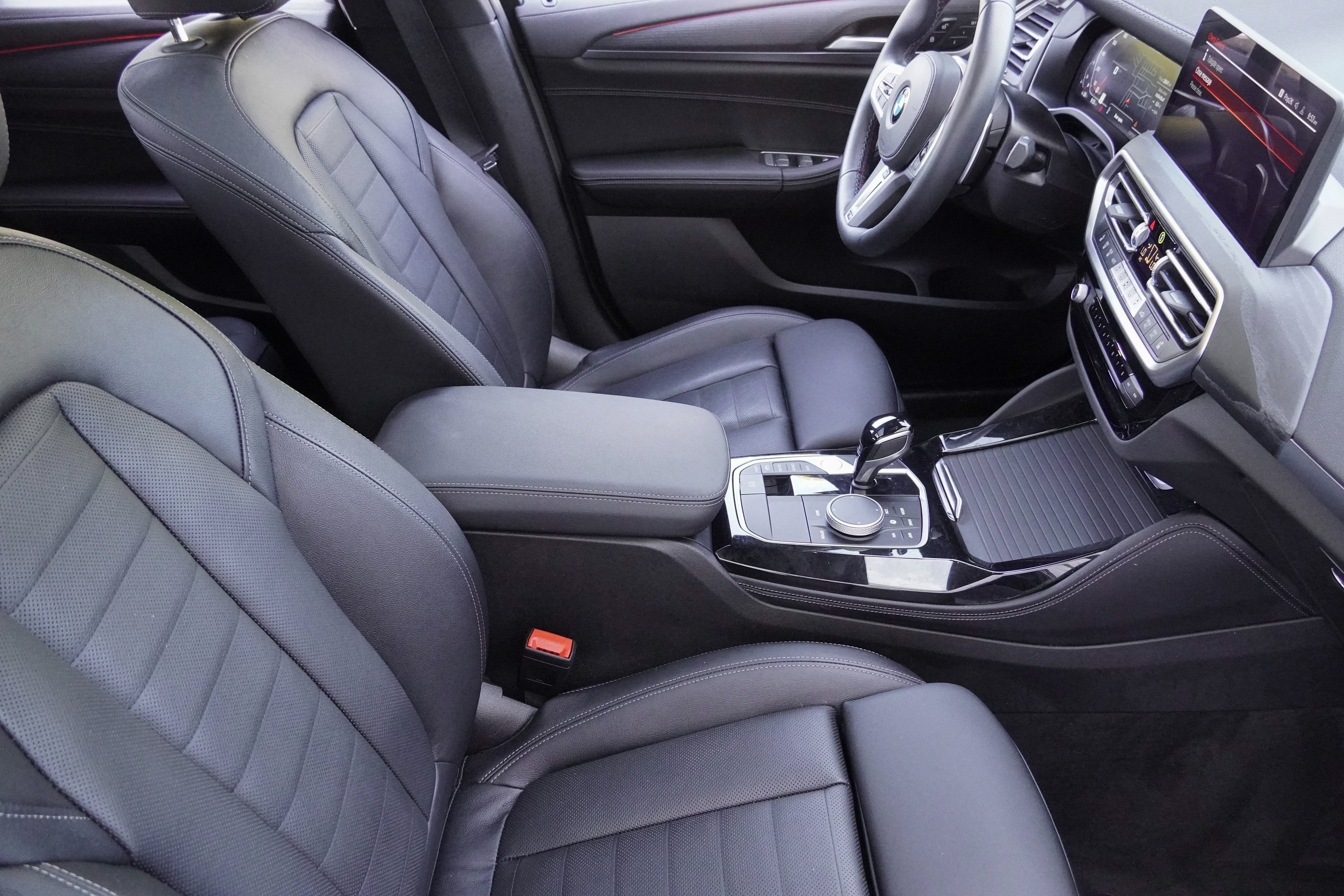 Certified 2025 BMW X4 M40i w/ Premium Package AWD/4WD image 12