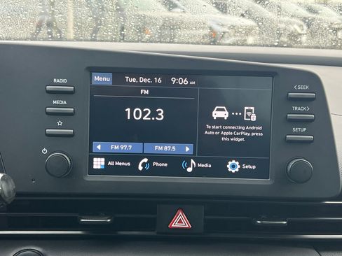 Certified 2025 Hyundai Elantra Sport image 30