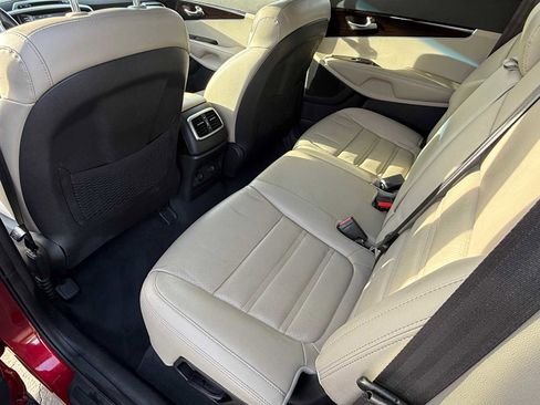Used 2019 Kia Sorento EX image 17