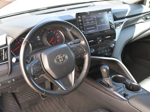 Used 2022 Toyota Camry XSE FWD image 15