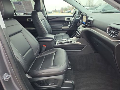 Used 2023 Ford Explorer XLT w/ Equipment Group 202A image 17