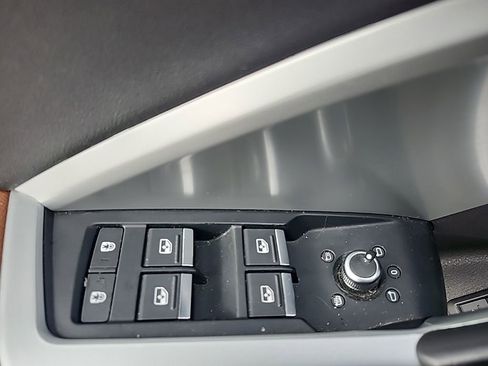 Used 2020 Audi Q3 2.0T Prestige w/ Prestige Package image 30