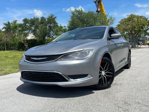 Used 2015 Chrysler 200 Limited w/ Convenience Group FWD image 2