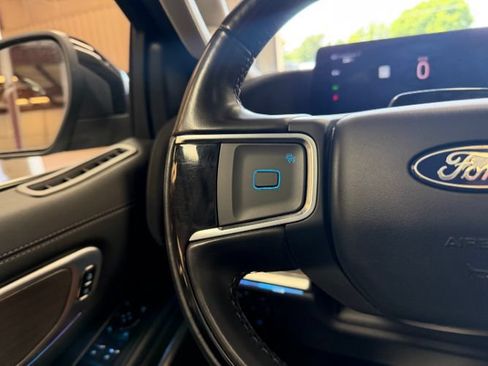 Used 2025 Ford Expedition Platinum AWD/4WD image 11