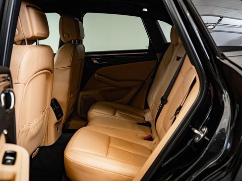 Used 2018 Porsche Macan image 39