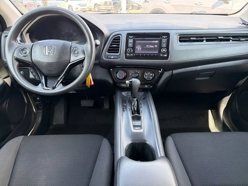 Used 2022 Honda HR-V LX image 9
