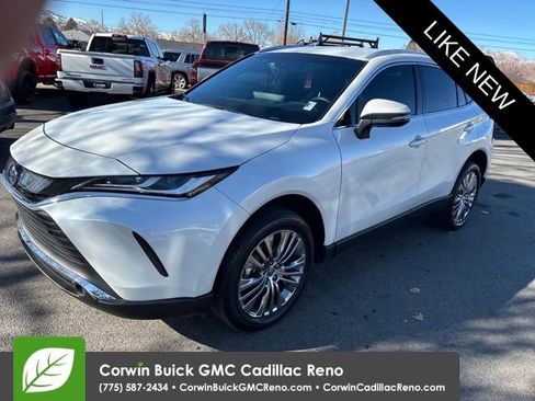 Used 2024 Toyota Venza XLE image 1