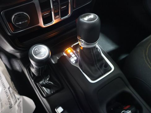 Used 2024 Jeep Wrangler Unlimited w/ Convenience Group image 32