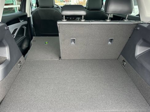 New 2025 Volkswagen Tiguan SE image 13