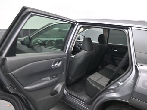 Used 2025 Nissan Rogue SV FWD image 16