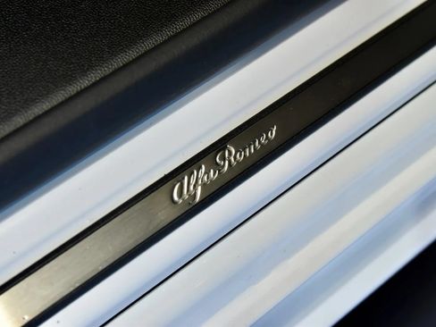 Used 2022 Alfa Romeo Stelvio Veloce AWD/4WD image 28