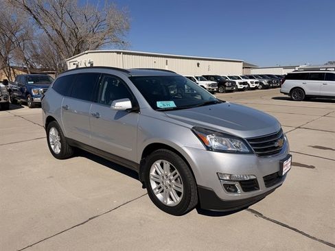 Used 2015 Chevrolet Traverse LT w/ Style and Technology Package image 1