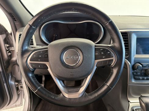 Used 2018 Jeep Grand Cherokee Laredo AWD/4WD image 11