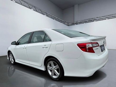 Used 2014 Toyota Camry SE FWD image 5
