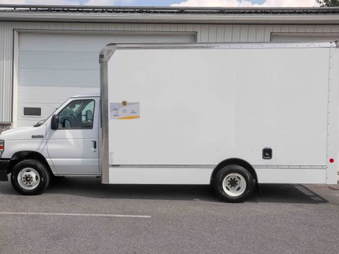 Used 2024 Ford E-450 and Econoline 450 Super Duty w/ Driver's Safety Package RWD image 6