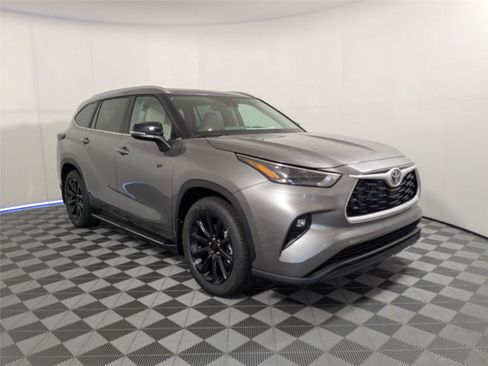 Used 2025 Toyota Highlander XLE FWD image 22
