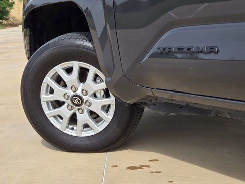 Used 2024 Toyota Tacoma SR5 AWD/4WD image 29