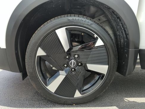 Certified 2025 Nissan Kicks SR FWD image 47