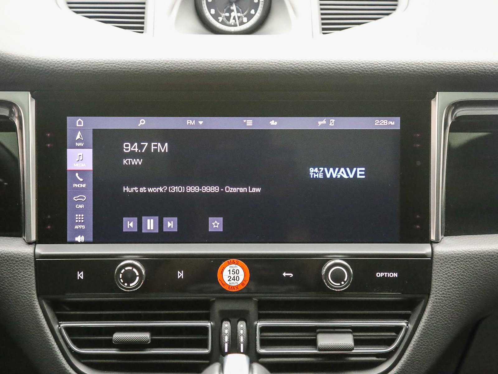 Certified 2023 Porsche Macan AWD/4WD image 18