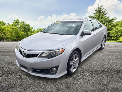 Used 2014 Toyota Camry SE FWD image 3
