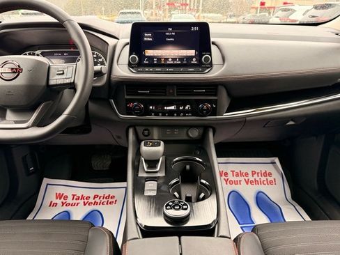 Certified 2025 Nissan Rogue SV image 28