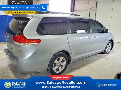 Used 2013 Toyota Sienna LE w/ Towing Pkg FWD image 4