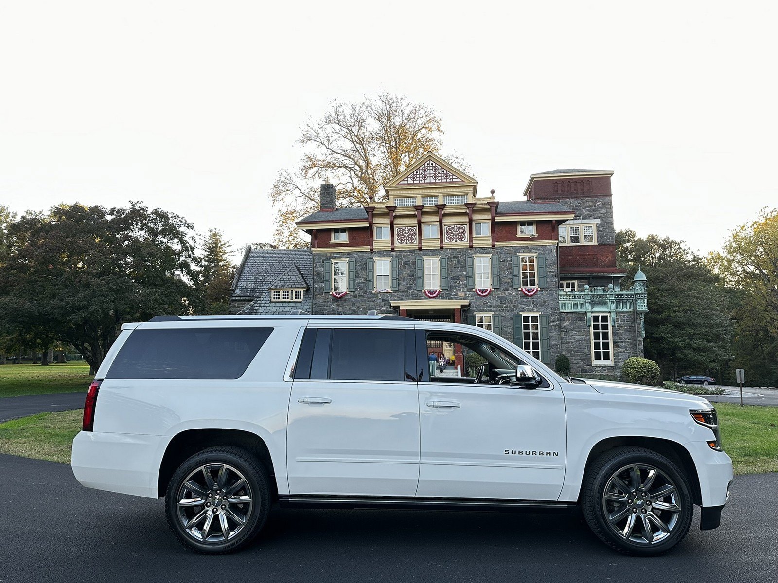 Used 2018 Chevrolet Suburban Premier AWD/4WD image 12