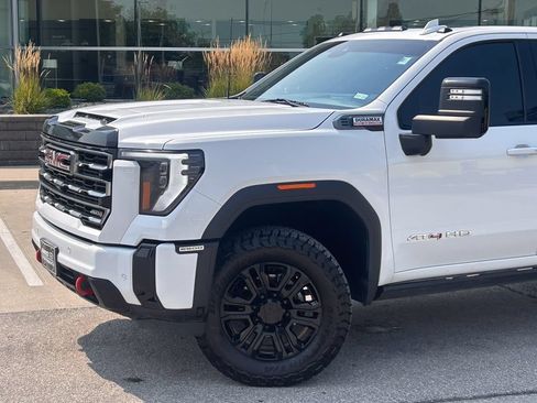 Used 2025 GMC Sierra 2500 AT4 w/ AT4 Premium Plus Package AWD/4WD image 2