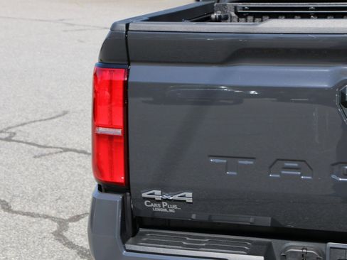 Used 2026 Toyota Tacoma SR5 AWD/4WD image 5
