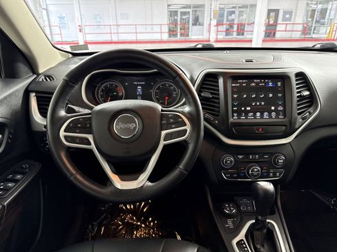 Used 2017 Jeep Cherokee Trailhawk image 16
