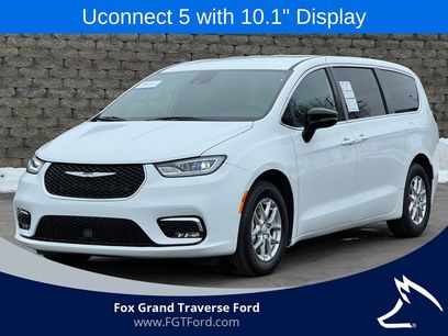 Used 2026 Chrysler Pacifica Select