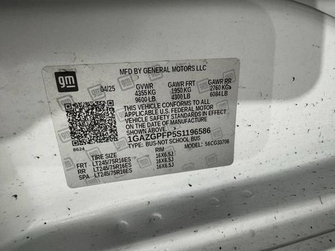 Used 2025 Chevrolet Express 3500 LT w/ LT Preferred Equipment Group RWD image 29