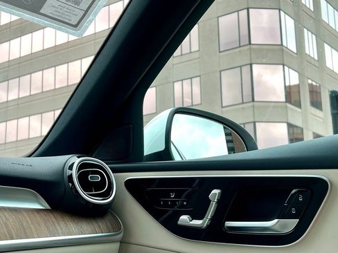 Used 2024 Mercedes-Benz C 300 4MATIC Sedan image 11