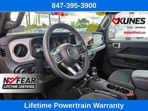 Used 2025 Jeep Wrangler Unlimited Sahara AWD/4WD image 18