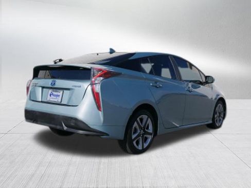 Used 2016 Toyota Prius Four image 3