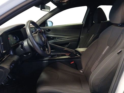 Used 2025 Hyundai Elantra Sport image 9